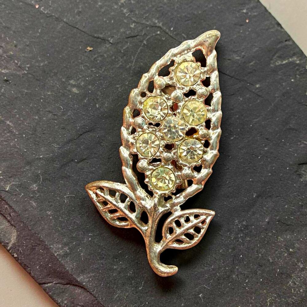 Vtg Silver Tone Pot Metal Rhinestone Leaf Brooch Mid Century Openwork Pod Pin
